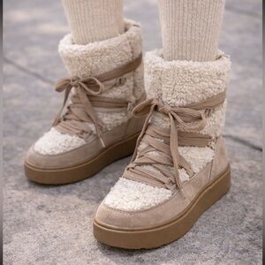 Universal Thread Sherpa Winter Boots.